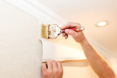 Pose de papier peint à Saint-Gervasy — revêtements muraux et toiles de verre